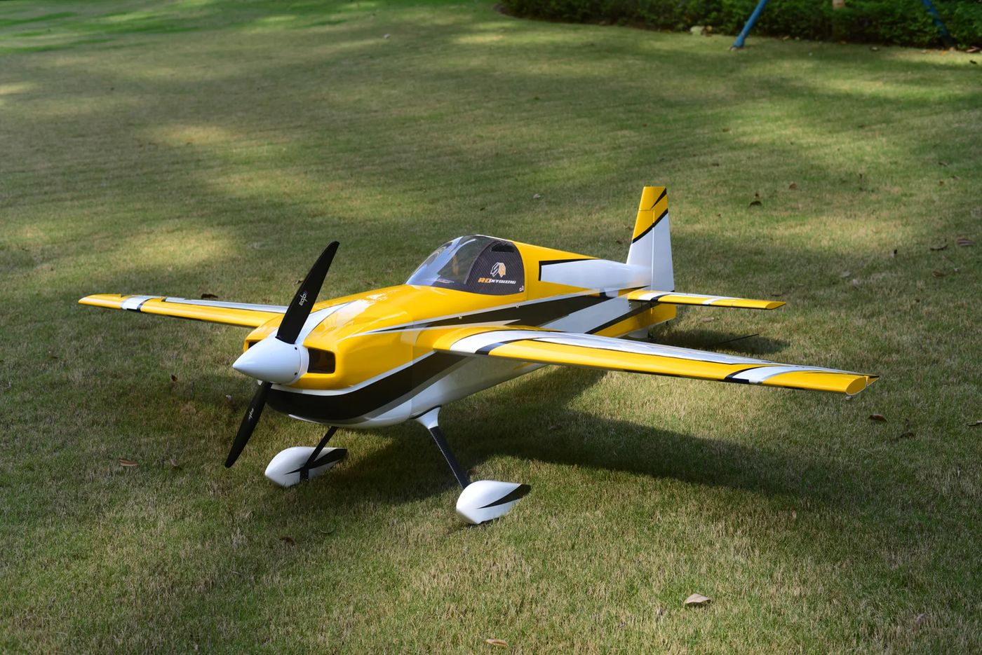 Skywing RC - 73" Laser 260 ARF / Amarillo
